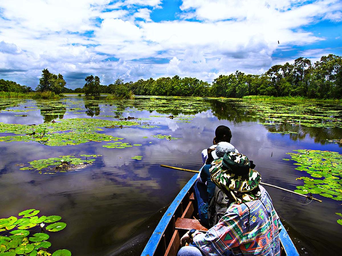 Frederiksdorp swamp boat trip - Orange Travel Suriname