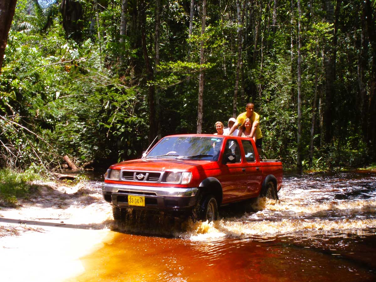 Jeep 4x4 Safari - Orange Travel Suriname - Creek Driving